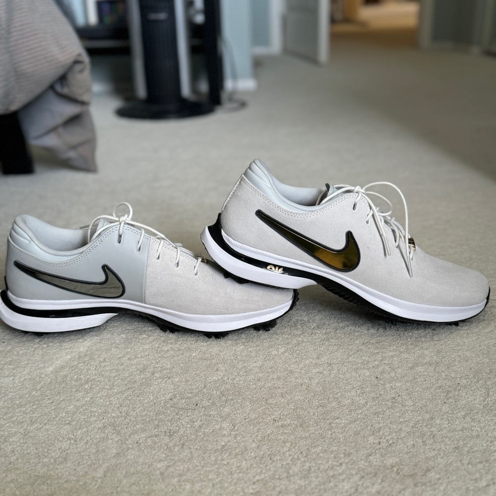 BRAND NEW •• Nike Air Zoom Victory Tour 3 NRG